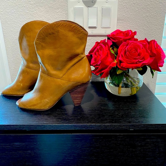 BCBGeneration Shoes - BCBGENERATION Open Toe Bootie (Size 6)🌹